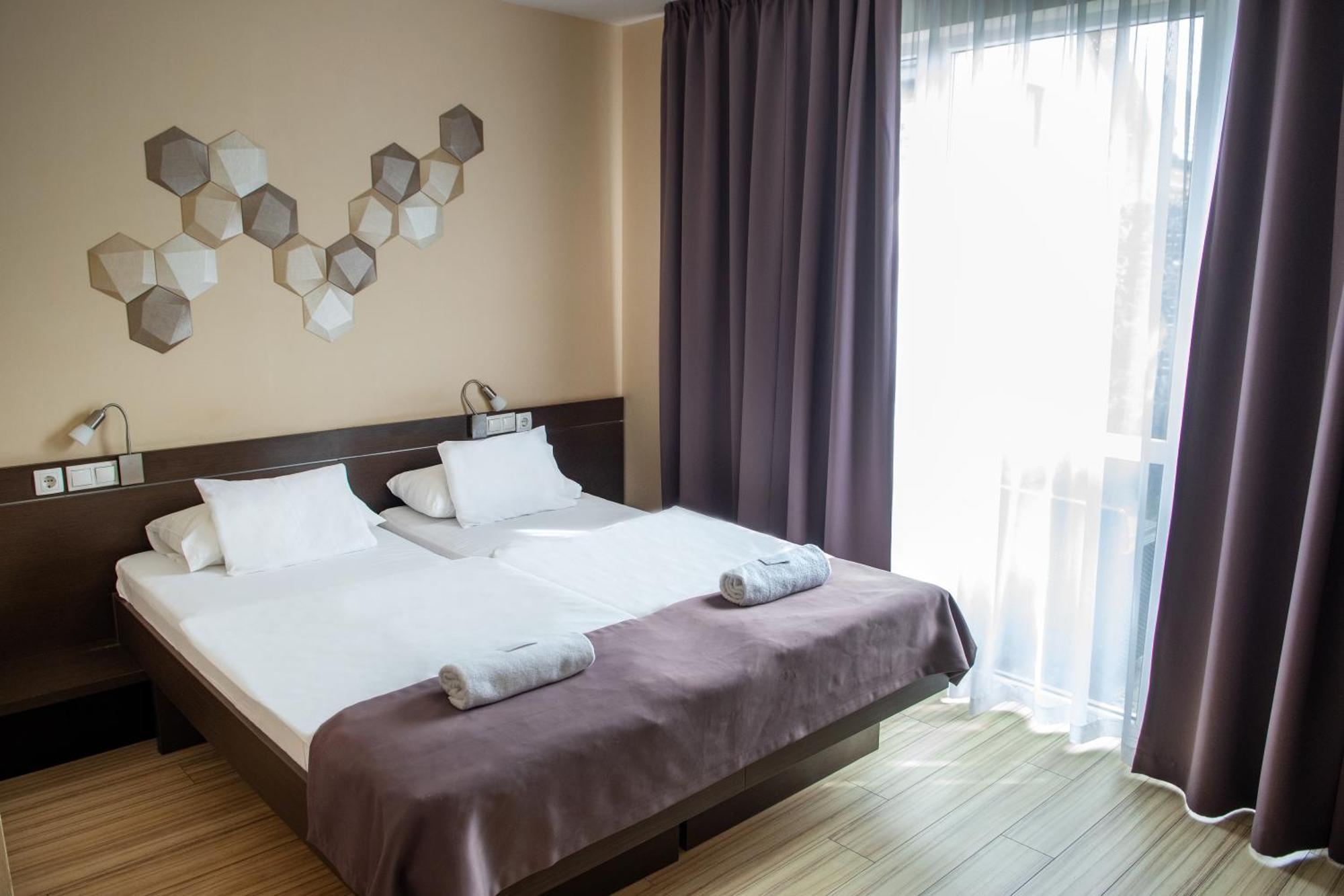 Ce Plaza Hotel Siofok Bagian luar foto
